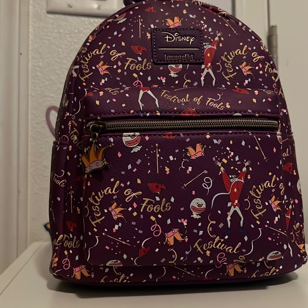 RARE LIMITED EDITION Hunch back of Norte dame Loungefly